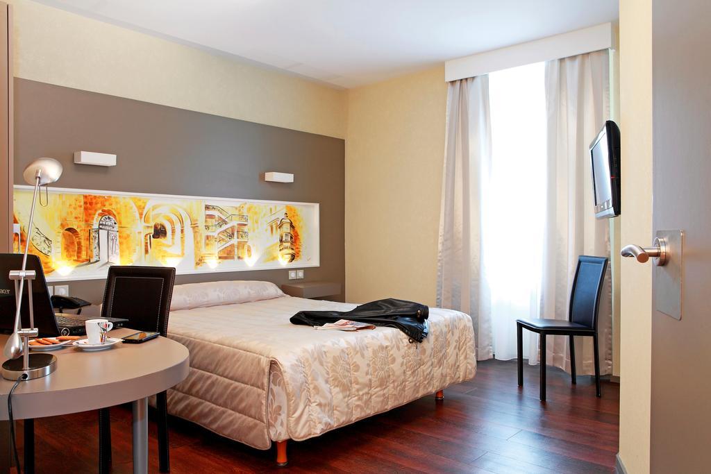 Hotel De La Cloche Dole Ruang foto